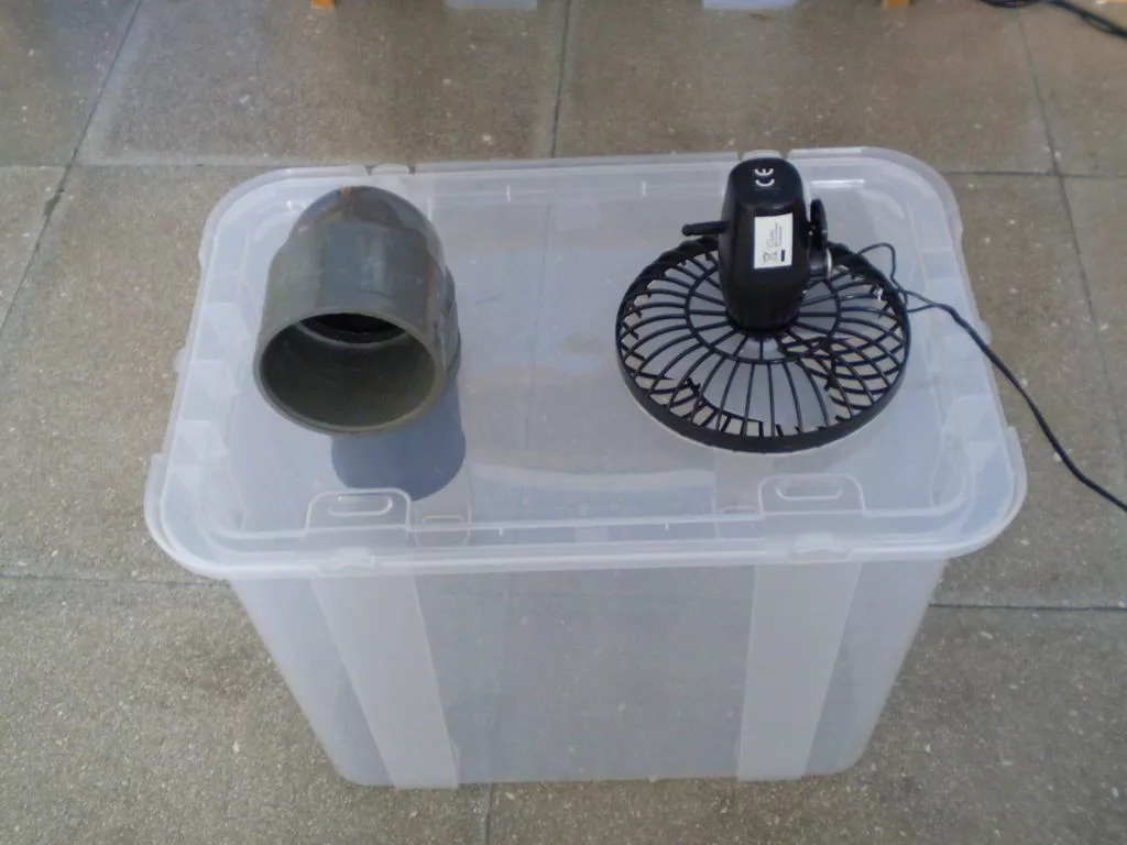 Временный кондиционер, сделанный с помощью вентилятора и кубиков льда.jpg